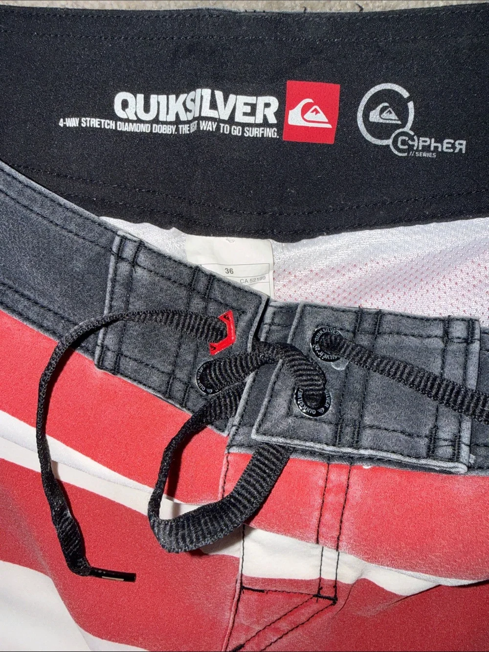 Quiksilver Red White Light Blue Striped Men’s Boardshorts 36 waist 10” inseam